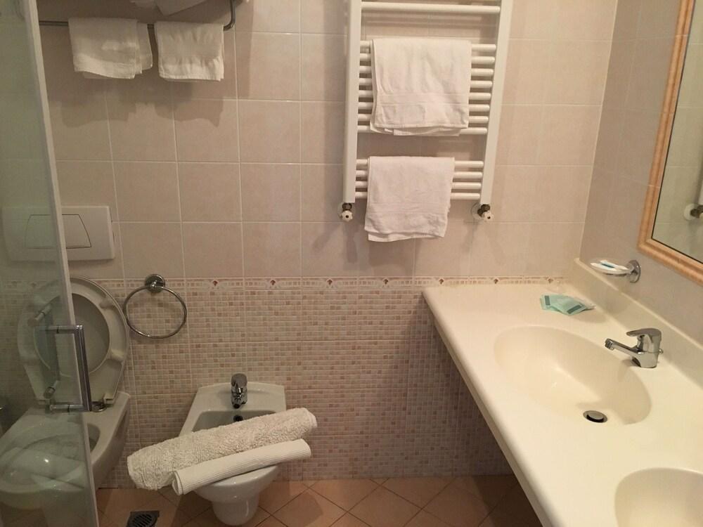 Hotel Excelsior Католика Екстериор снимка