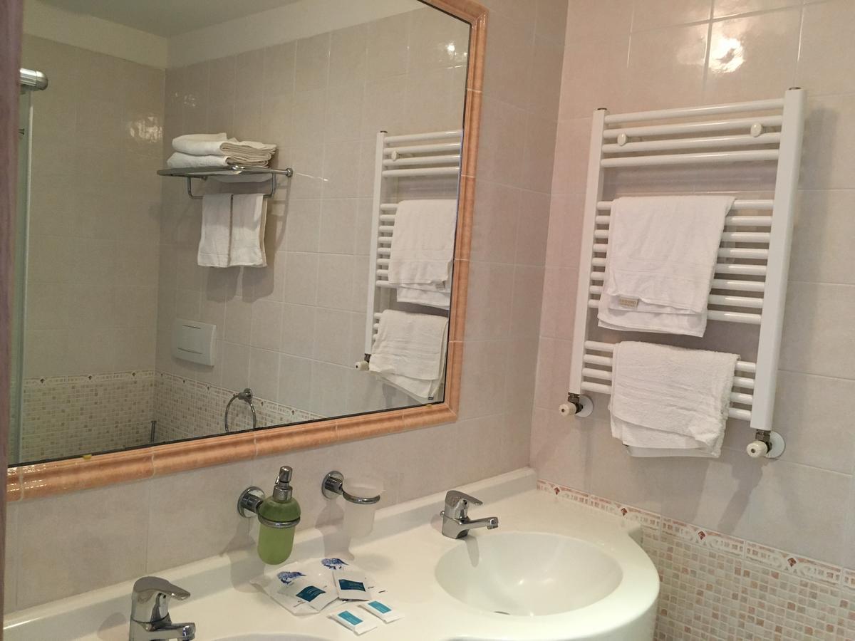 Hotel Excelsior Католика Екстериор снимка