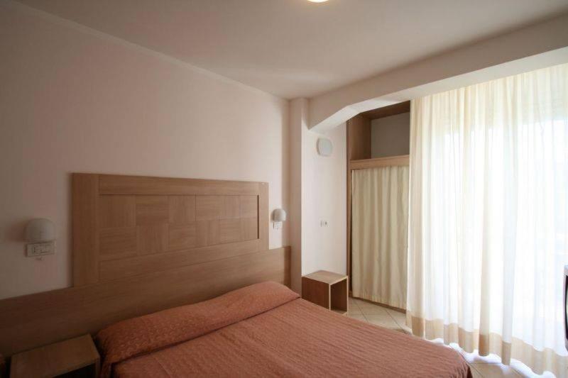 Hotel Excelsior Католика Екстериор снимка