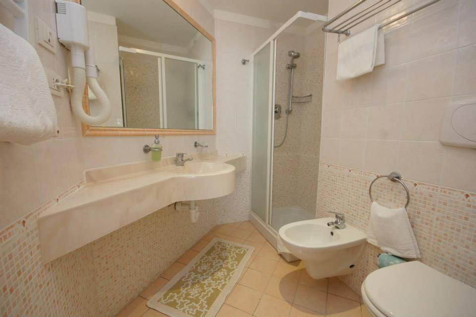Hotel Excelsior Католика Екстериор снимка